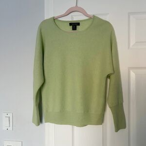 TAHARI 100% Cashmere Sweater  Pale Green Crew Neck Pullover S